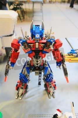 Sticker Een rood-blauwe robot gemaakt van LEGO stenen