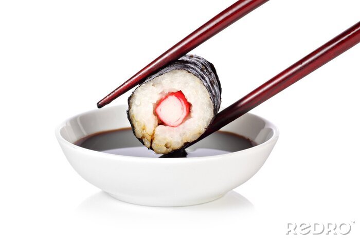Sticker Hosomaki sushi met chop sticks en sojasaus