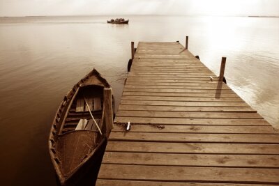 Houten pier in sepia