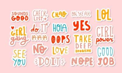 Sticker Kleurrijke slogans geschreven op een roze achtergrond