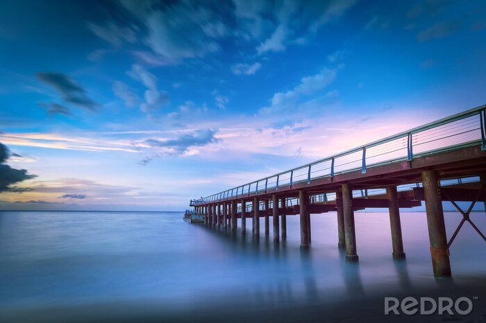 Sticker Lege pier met hemel op de achtergrond