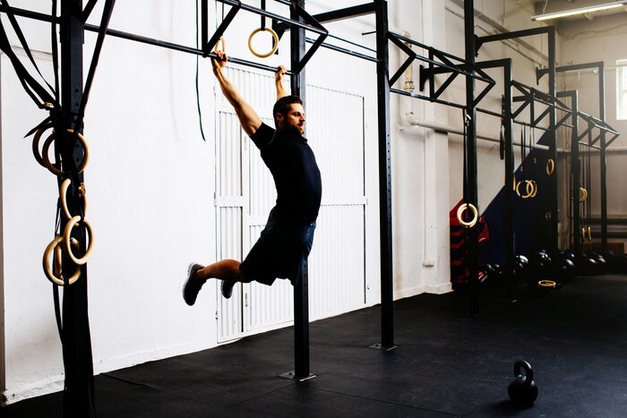 Sticker Mens bij gymnastiek oefening Kipping pull-ups