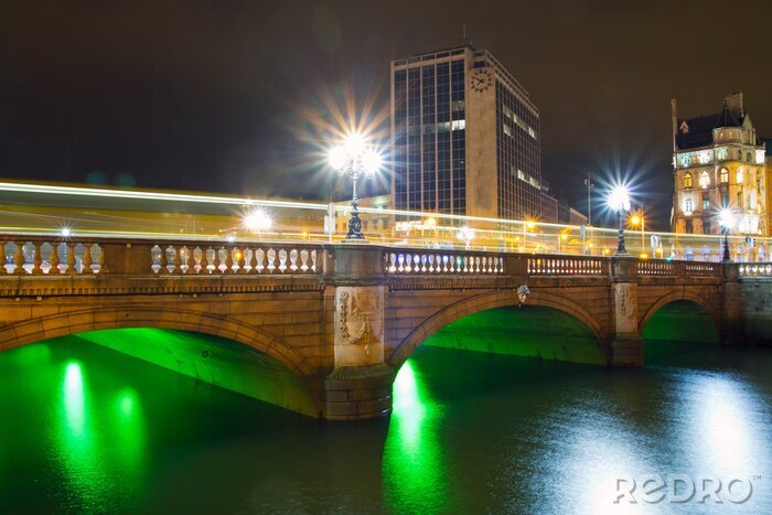 Sticker O'Connell Street Bridge in Dublin in de nacht, Ierland