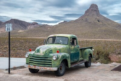 Sticker Oude auto achtergelaten in het westen op route 66