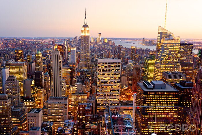 Sticker Panoramisch verlichte gebouwen in de stad