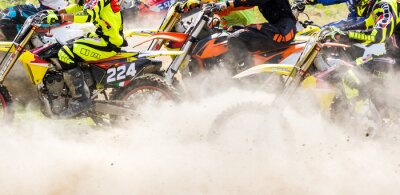 partenza in gara di motorcross