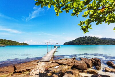 Pier aan een paradijselijke baai
