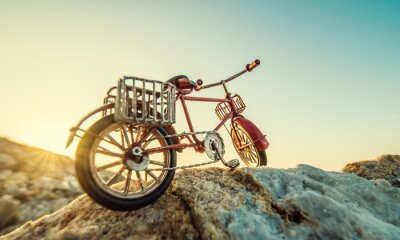 Sticker retro speelgoed fiets door de zee