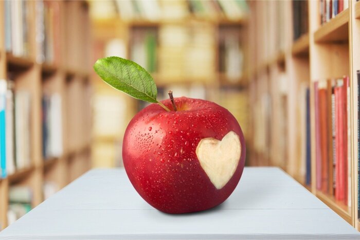 Sticker Rode appel in de bibliotheek