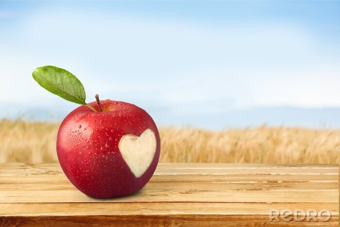 Sticker Rode appel met een uitgesneden hart