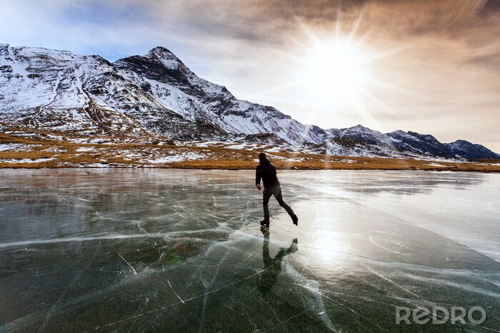 Sticker schaatsen op bevroren meer