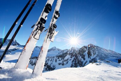 Sticker Ski-uitrusting in de hoge bergen in de sneeuw in de winter