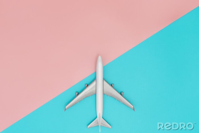 Sticker Toy vliegtuig op blauwe en roze pastelkopie ruimte