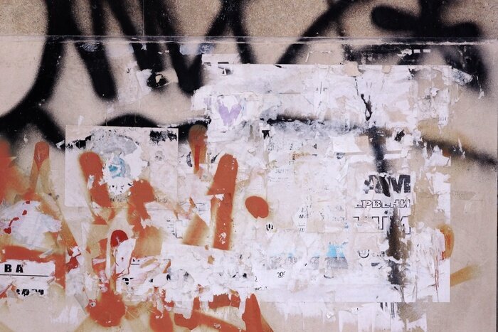 Sticker Urban Billboard Met Oude gescheurd papier Posters.