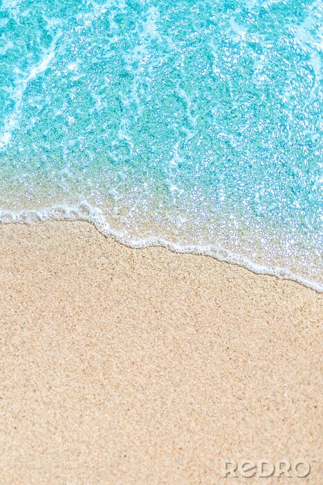 Sticker Zee strand en zachte golf van blauwe oceaan. Zomervakantie en reizen concept. Ruimte kopiëren