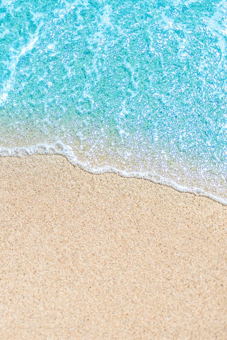 Sticker Zee strand en zachte golf van blauwe oceaan. Zomervakantie en reizen concept. Ruimte kopiëren