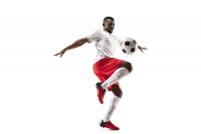 Sticker Zwarte voetballer schopt de bal met zijn knie